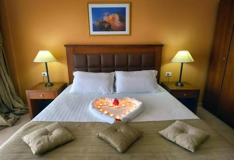 Suite with lake view, Ariti Grand