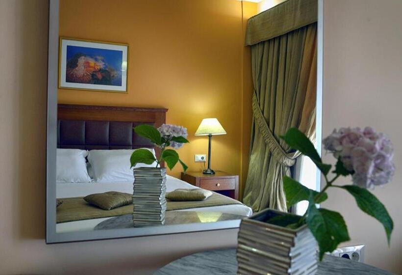 جناح مطل على البحيرة, Ariti Grand