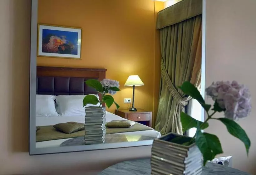 Suite with lake view, Ariti Grand