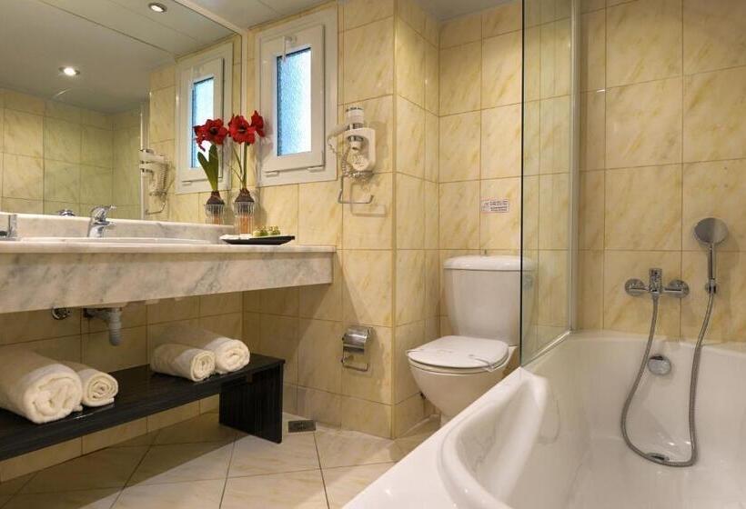 Suite with lake view, Ariti Grand
