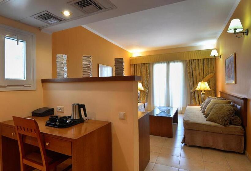 جناح مطل على البحيرة, Ariti Grand