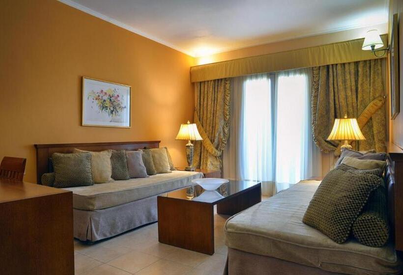 Suite with lake view, Ariti Grand