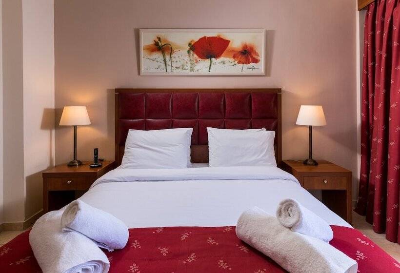 غرفة عائلية مطلّة علي حمام السباحة, Ariti Grand