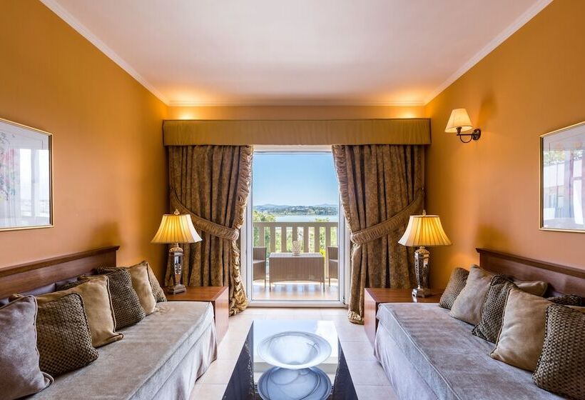 Suite with lake view, Ariti Grand