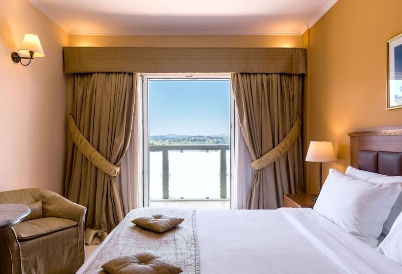 Suite with lake view, Ariti Grand