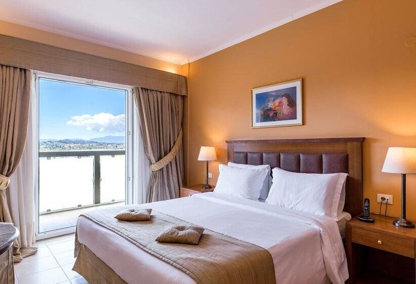 Suite with lake view, Ariti Grand