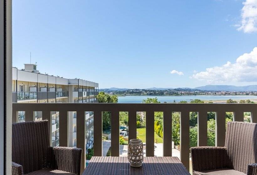 غرفة عائلية, Ariti Grand