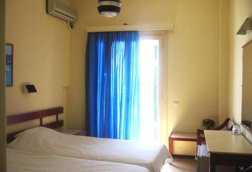 غرفة قياسية مزوَّدة بشُرفة, Avra