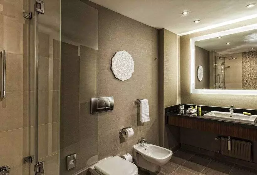 Kulüp Stüdyo, Budapest Marriott