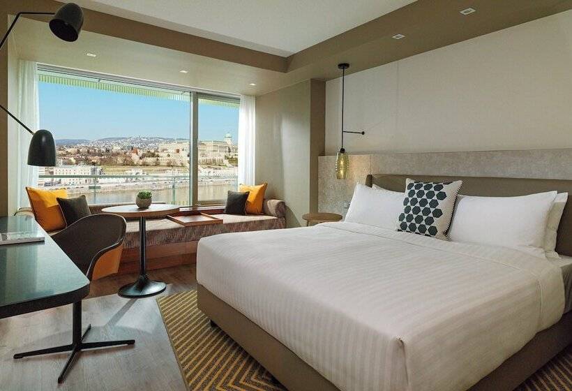 带观景的豪华间, Budapest Marriott