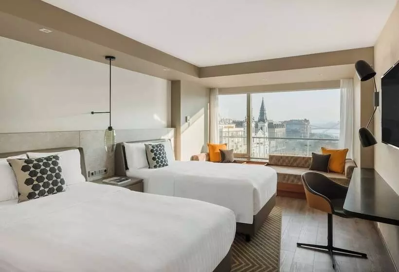 Deluxe room with river view, Budapest Marriott