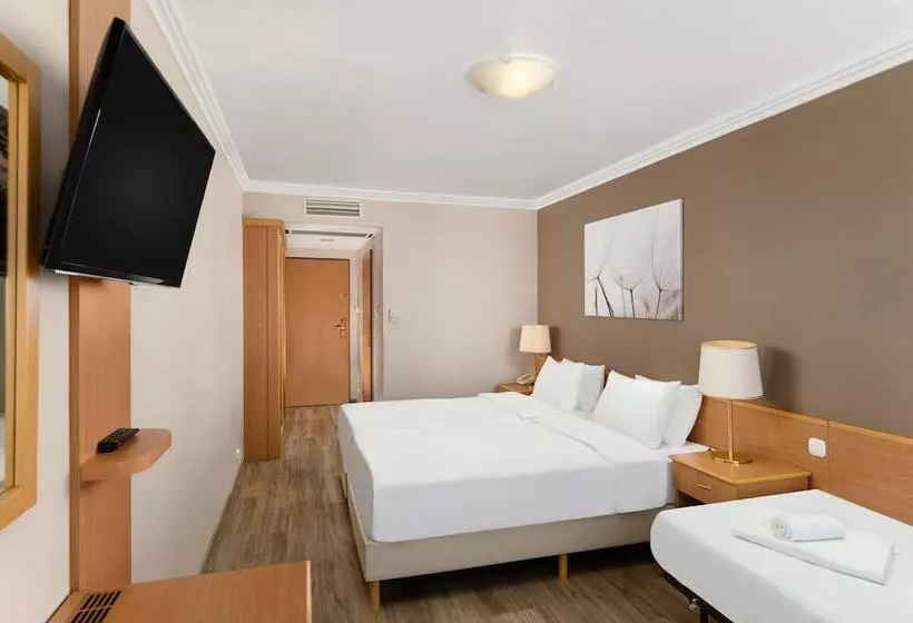 スーペリアトリプルルーム, Danubius Hotel Arena