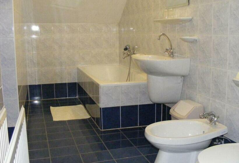 Номер Стандарт Индивидуальный, Fama