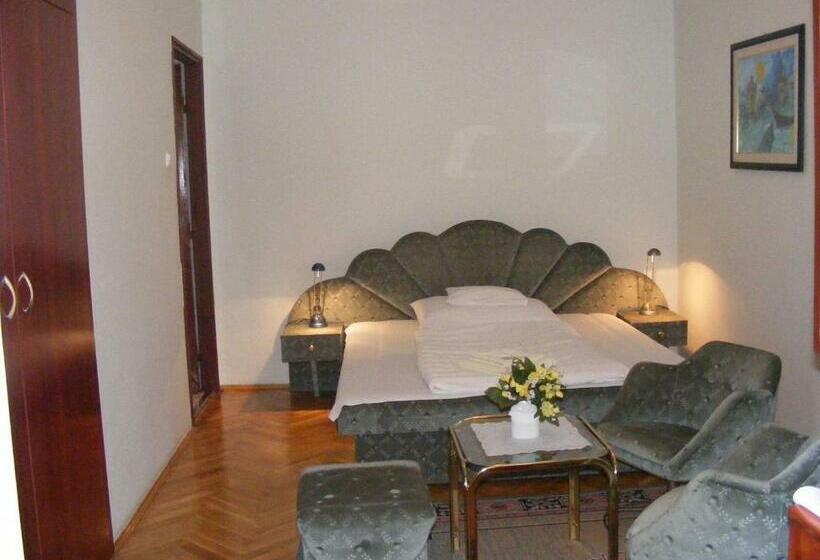 Номер Стандарт, Fama