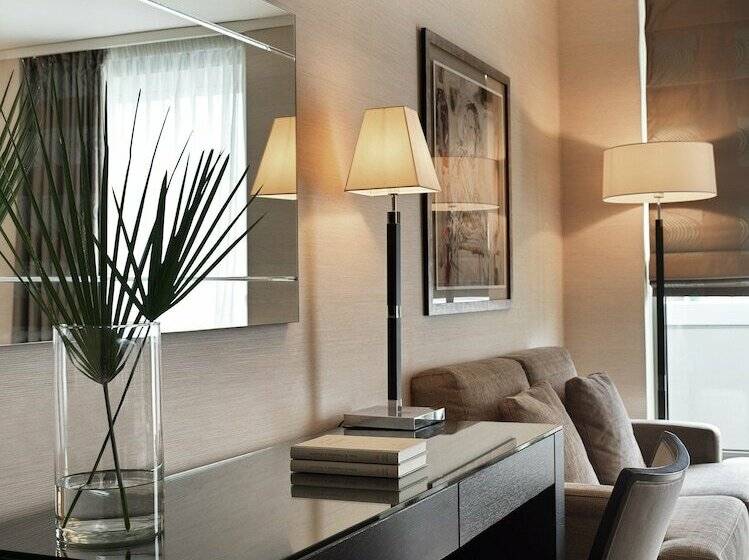 غرفة إدارية مطلة على حمام السباحة, Galaxy Iraklio