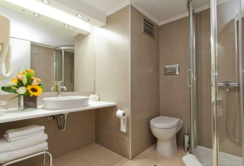 스탠다드 트리플 룸, Golden Sun