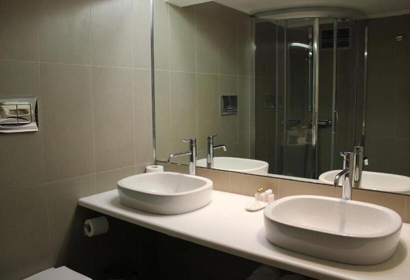 패밀리 룸, Golden Sun