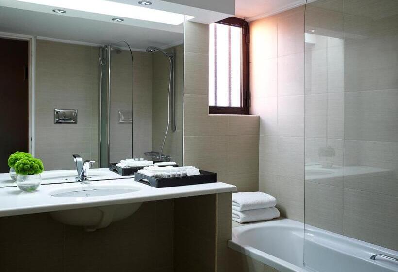 패밀리 룸, Golden Sun