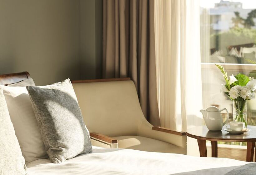 패밀리 룸, Golden Sun