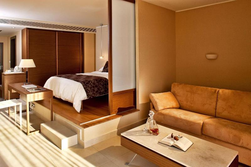 オーシャンビュージュニアスイート, Olympic Palace