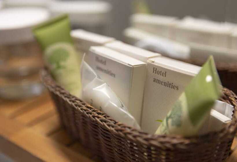 غرفة قياسية ثلاثية, Pan