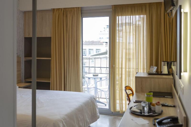 غرفة قياسية, Pan