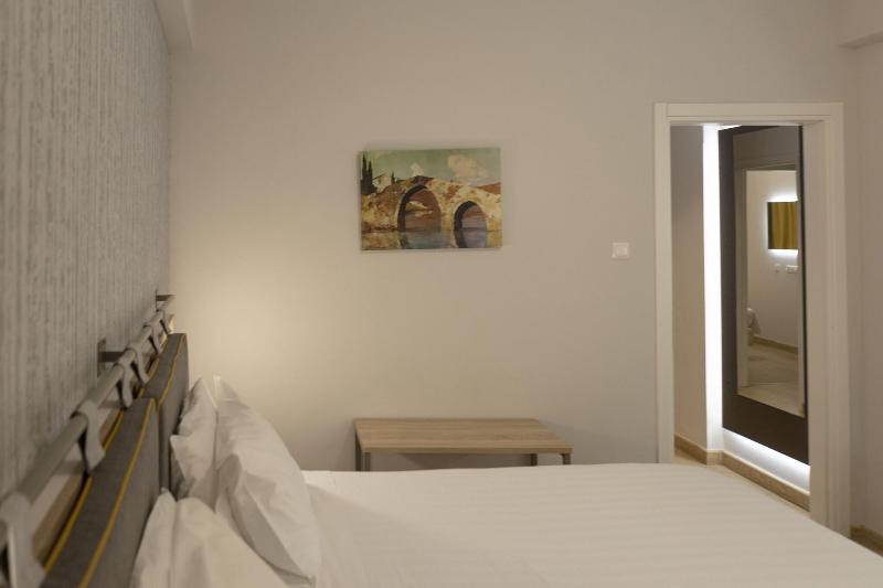 غرفة قياسية ثلاثية, Pan