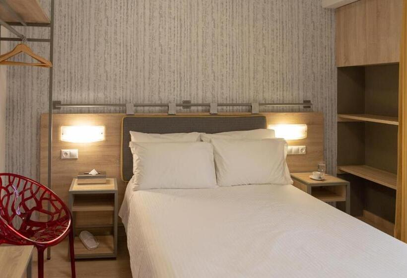 غرفة قياسية, Pan