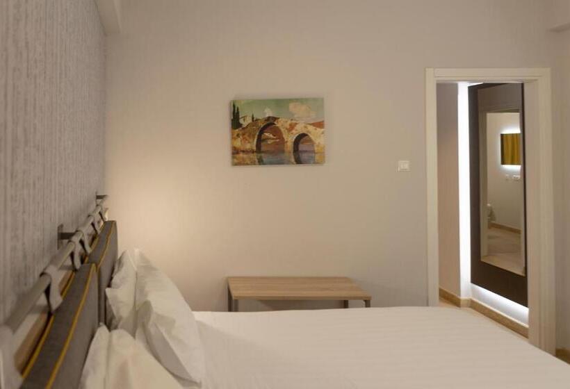 غرفة قياسية ثلاثية, Pan