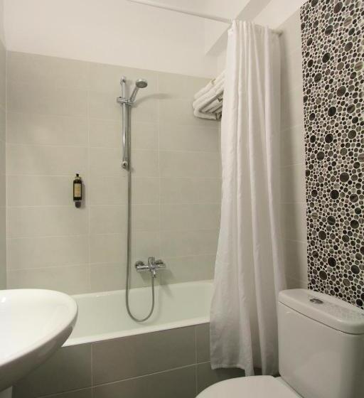 غرفة قياسية رباعية, Pan