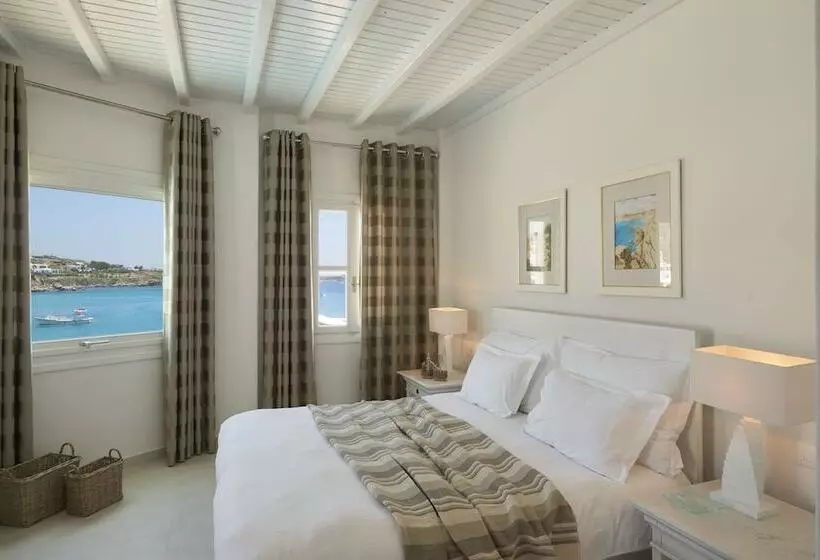 Juniorsviitti Merinäkymä, Petinos Beach