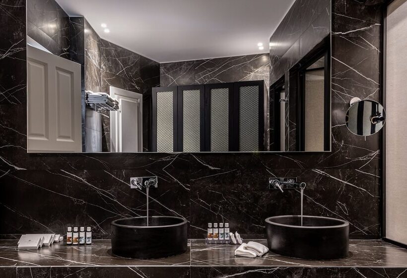 스위트, Petinos Beach