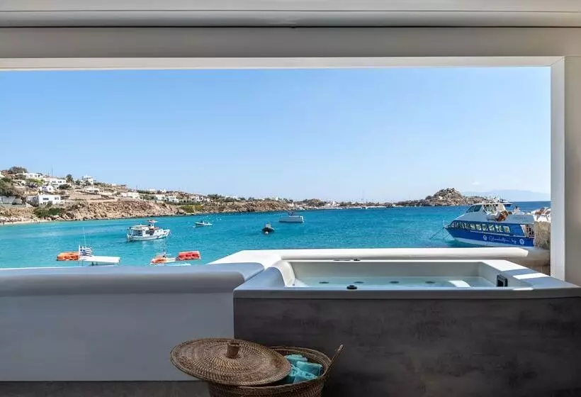 スイート, Petinos Beach