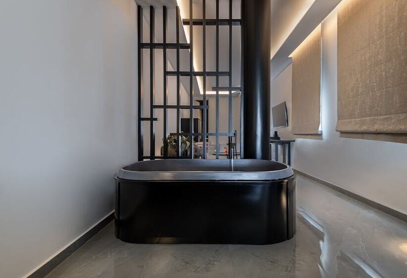 스위트, Petinos Beach