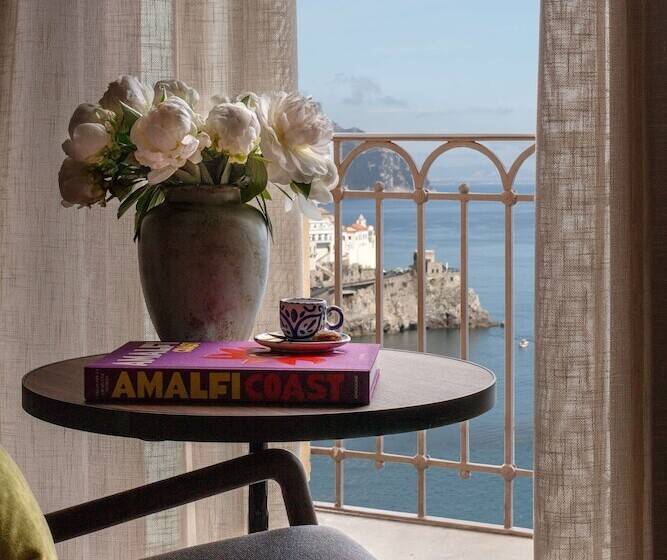 オーシャンビューのプレミアムルーム。, Anantara Convento di Amalfi Grand Hotel