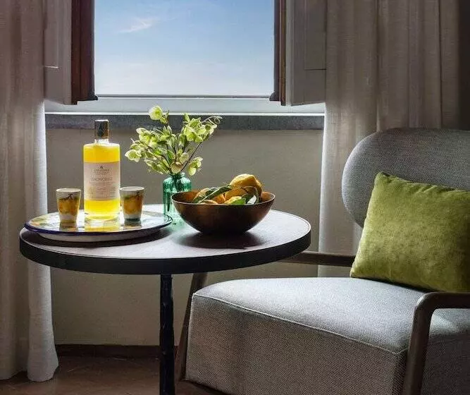 اتاق لوکس با چشمانداز دریا, Anantara Convento di Amalfi Grand Hotel