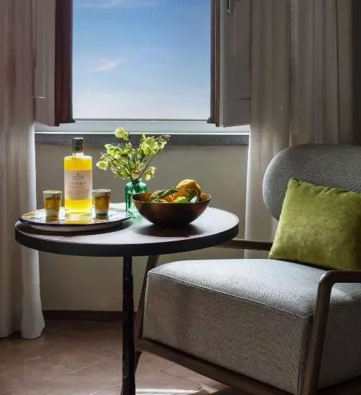 اتاق لوکس با چشمانداز دریا, Anantara Convento di Amalfi Grand Hotel
