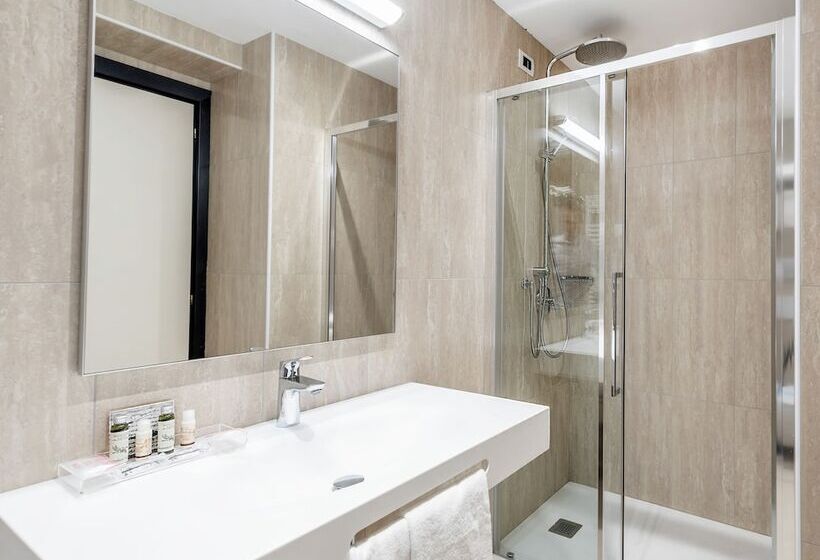 סוויטת ג'וניור נוף לאגם, Asnigo