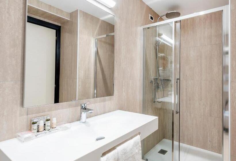 סוויטת ג'וניור נוף לאגם, Asnigo