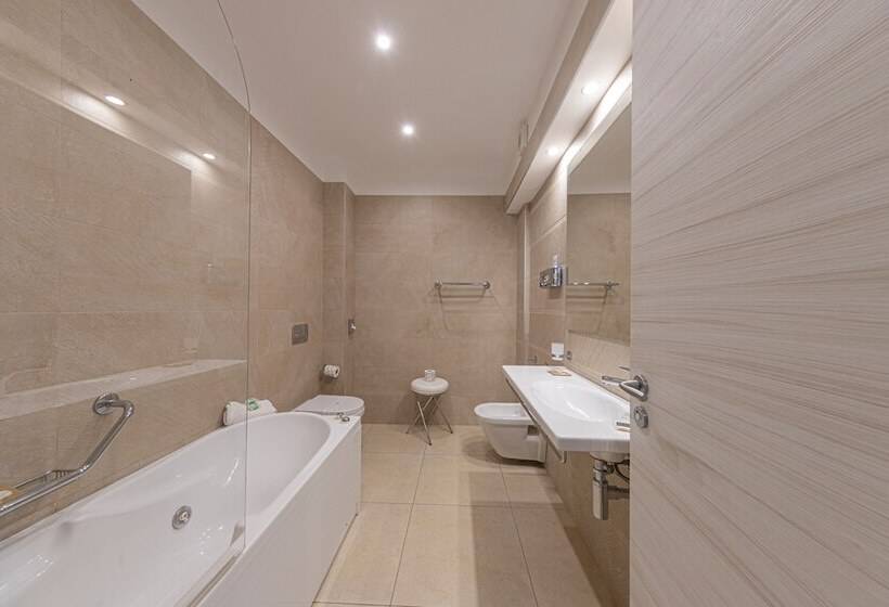 חדר סופריור לשלושה עם נוף לים, Baia Del Capitano