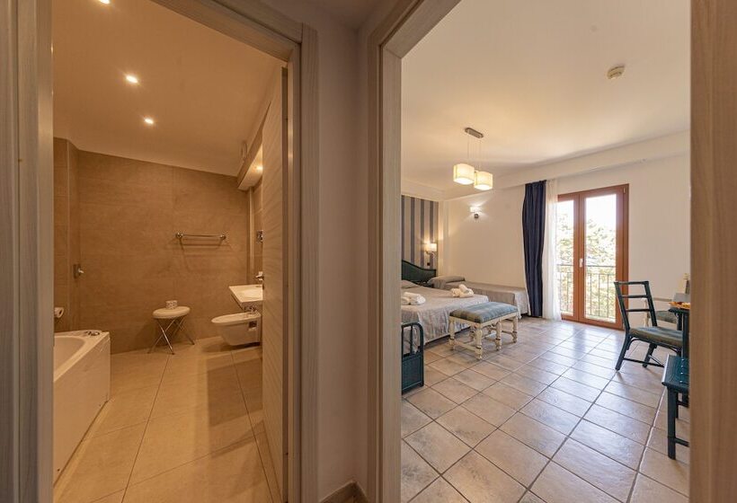 חדר סופריור לשלושה עם נוף לים, Baia Del Capitano