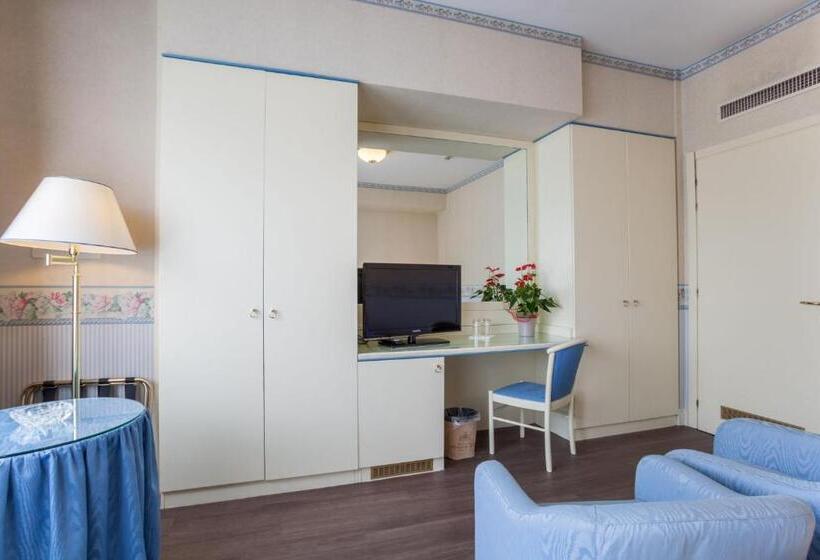 غرفة قياسية مزوَّدة بشُرفة, Bristol Buja