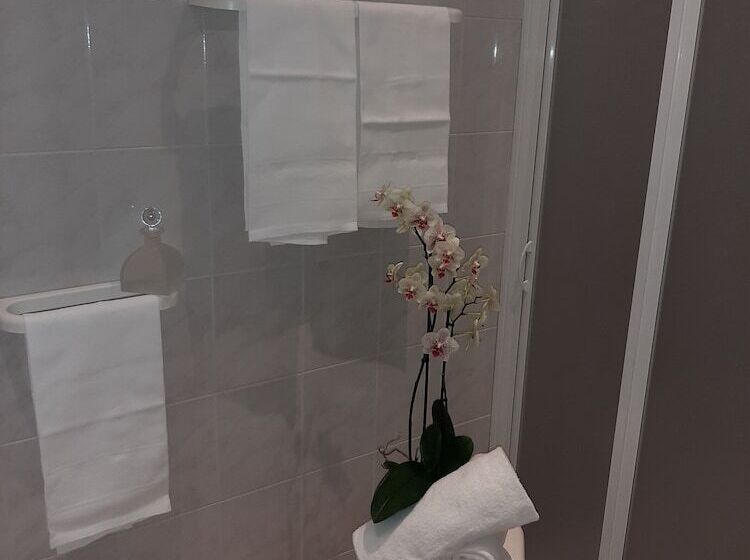 חדר סטנדרט, Cormoran