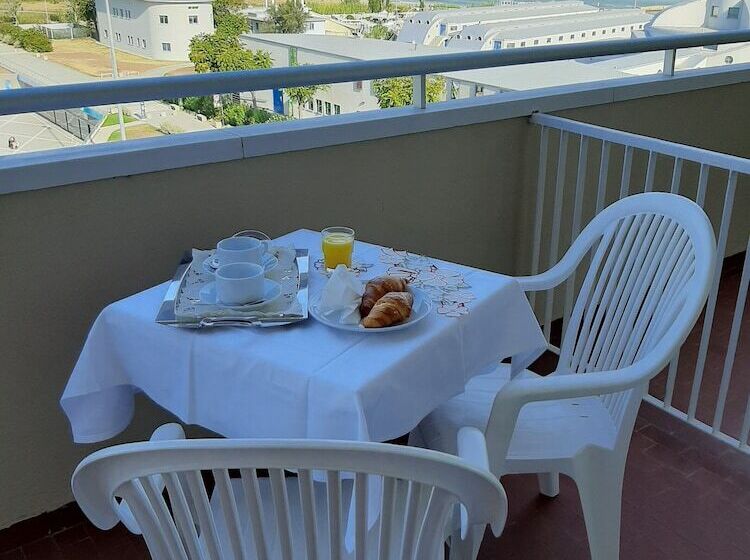 חדר סטנדרט, Cormoran