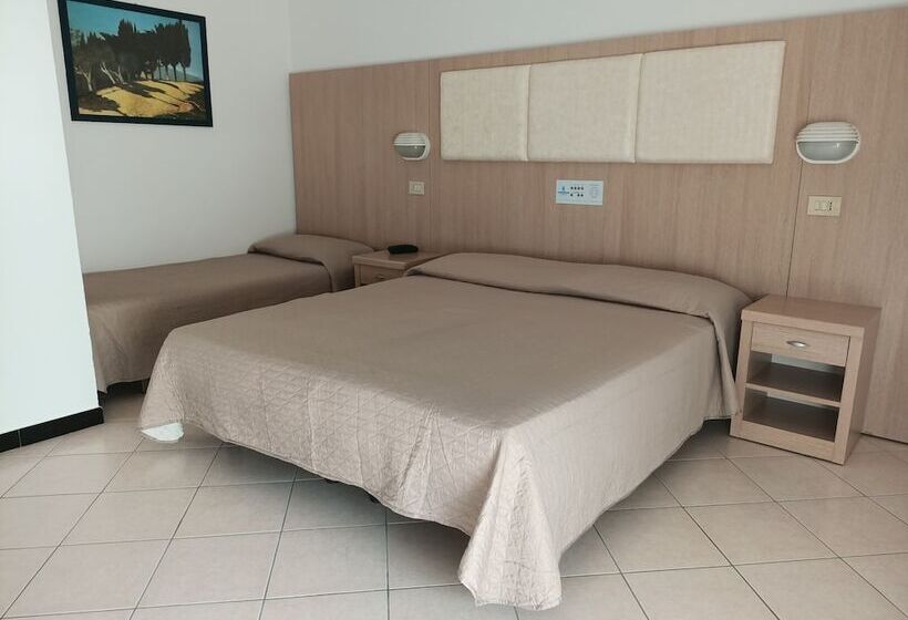 חדר סטנדרט לשלושה, Cormoran