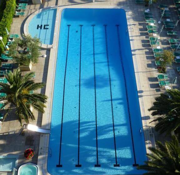 חדר משפחתי נוף לבריכה, Cormoran