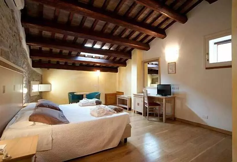 Superior Kolmen Hengen Huone, Delle Terme Santa Agnese