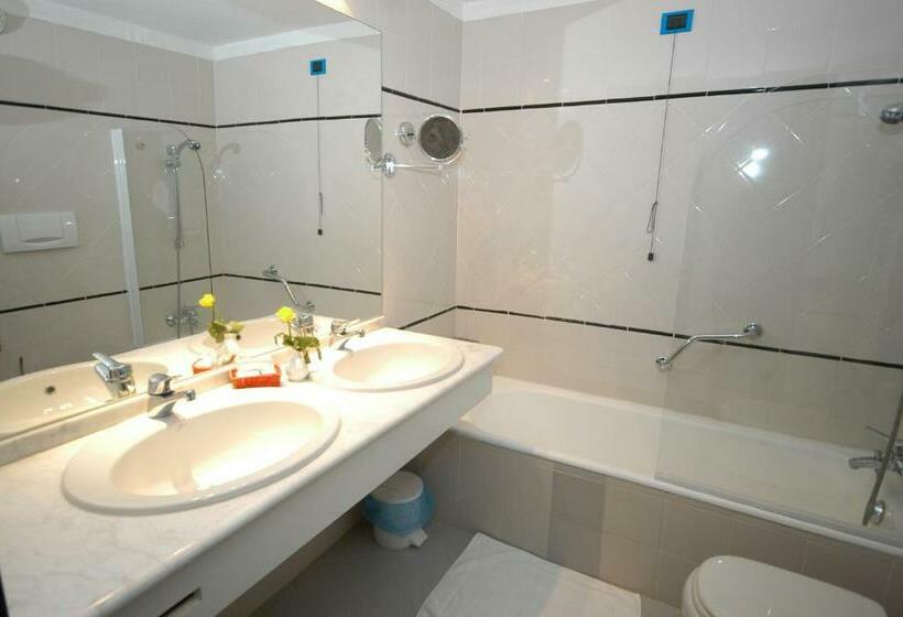 スタンダードルーム, Des Geneys