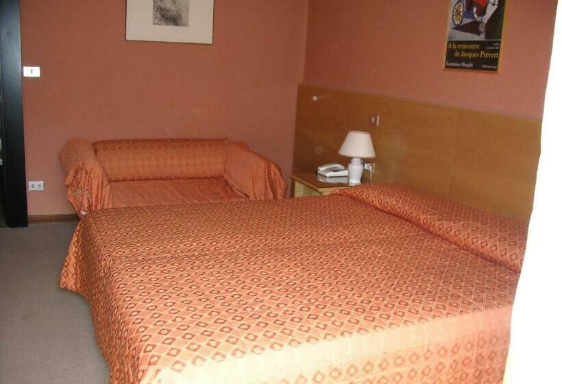 ガーデンビュースタンダード４ベッドルーム, Des Geneys