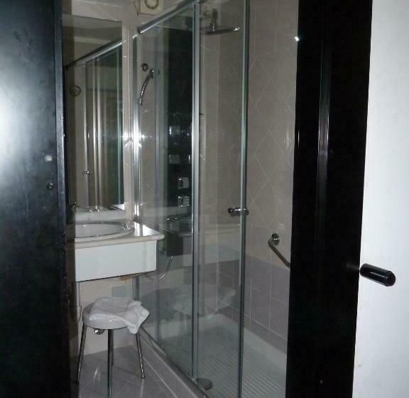 ガーデンビュースタンダード４ベッドルーム, Des Geneys